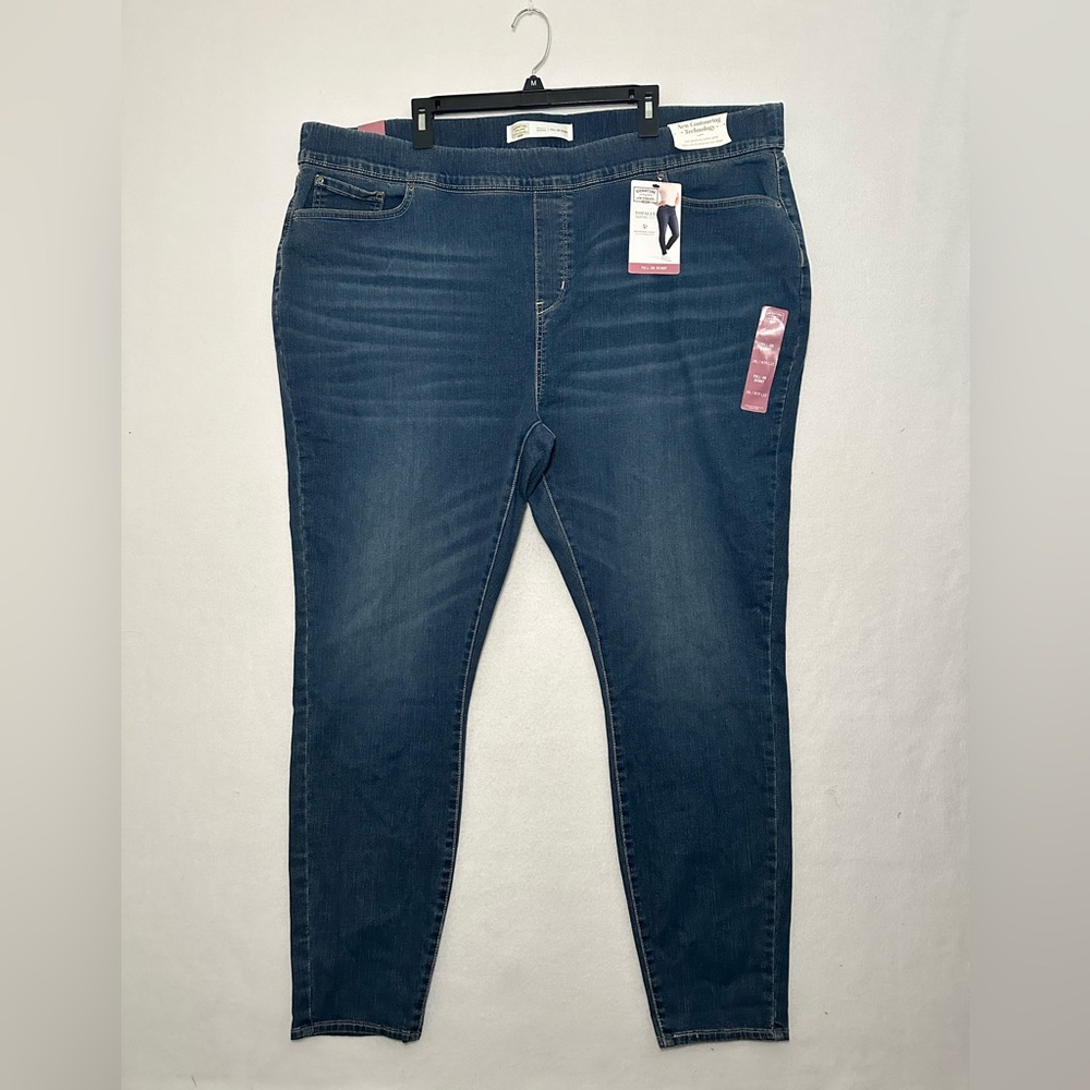 NWT Signature by Levi Strauss Women’s Pull On Skinny Jeans Contouring Size 28